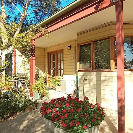 Treetops Hideaway Albury Exterior photo